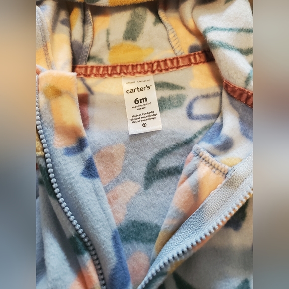 Carters one piece outfits - Picture 5 of 6